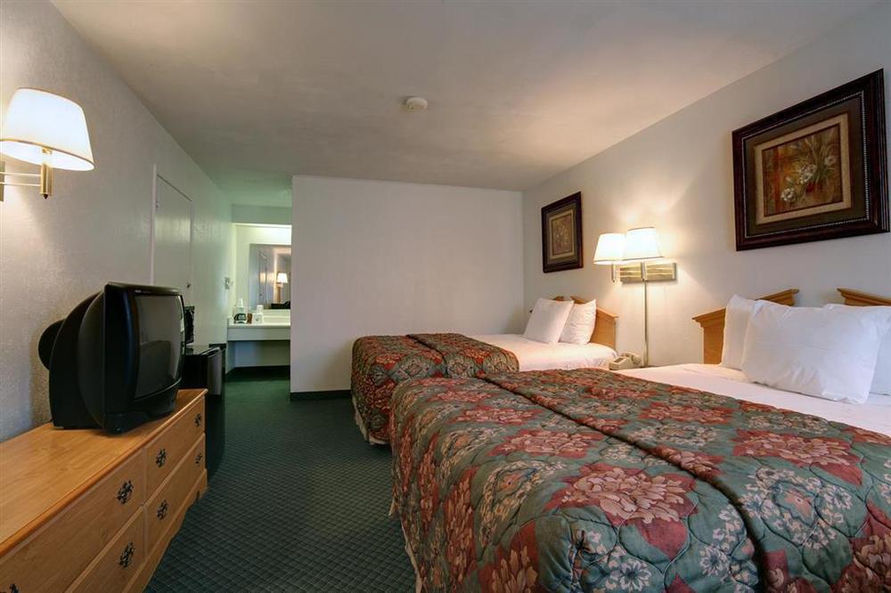 Americas Best Value Inn Uvalde Habitación foto