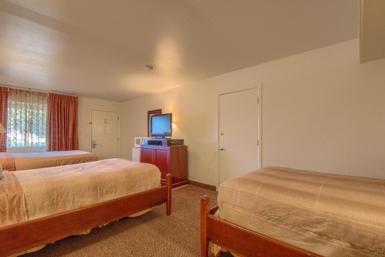 Americas Best Value Inn Uvalde Exterior foto